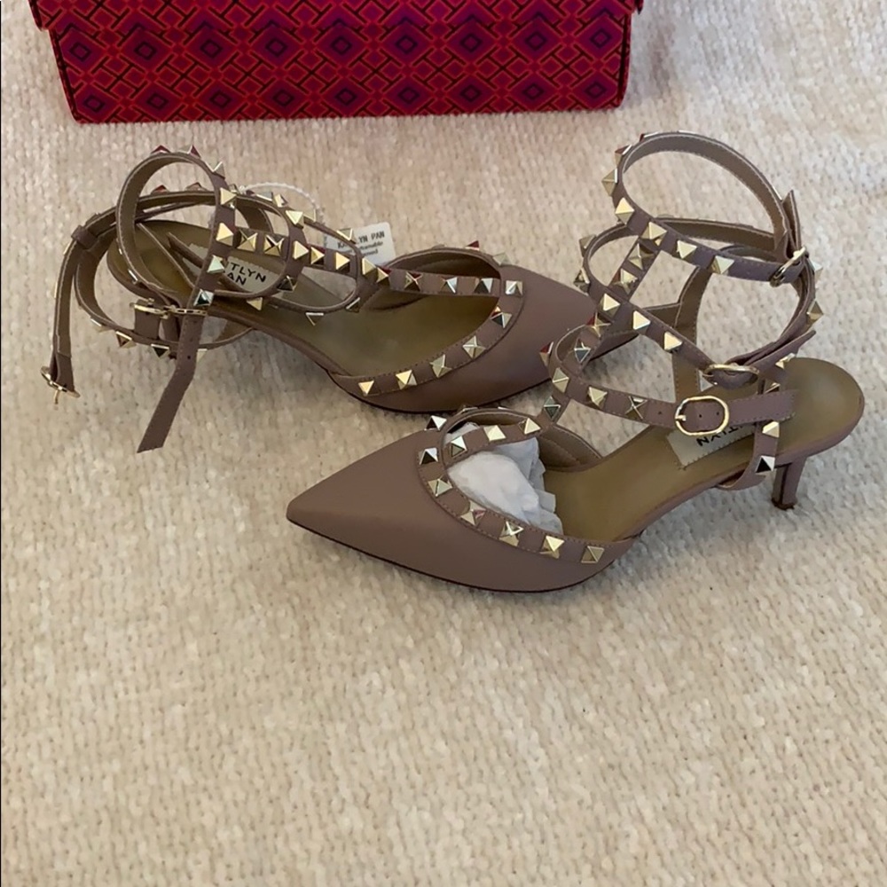 NWT nude studded heels 6.5